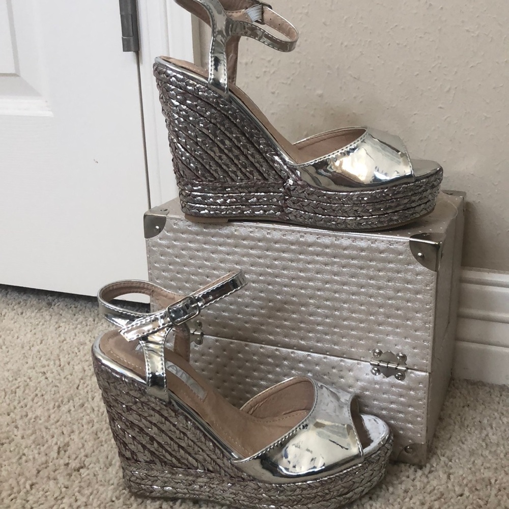 Liliana wedges